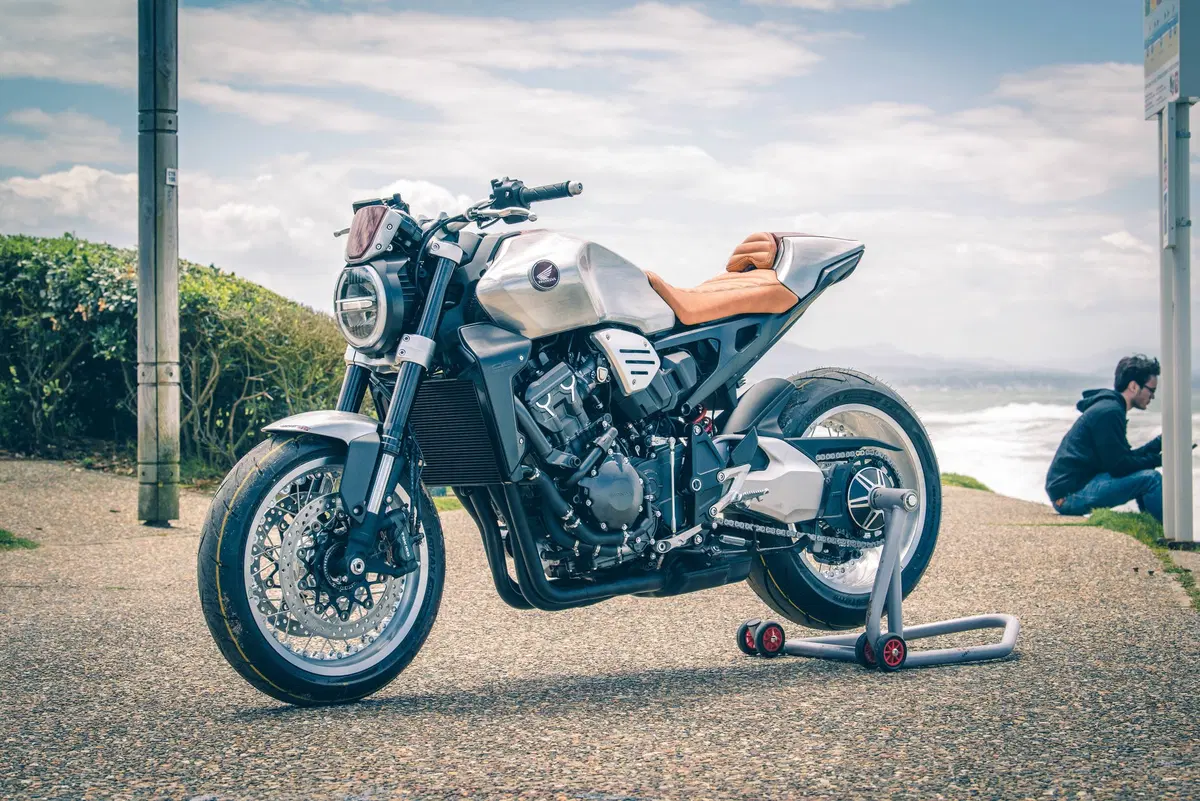 Honda CB Four: Dodici CB1000R special per i 50 anni del 4 in linea