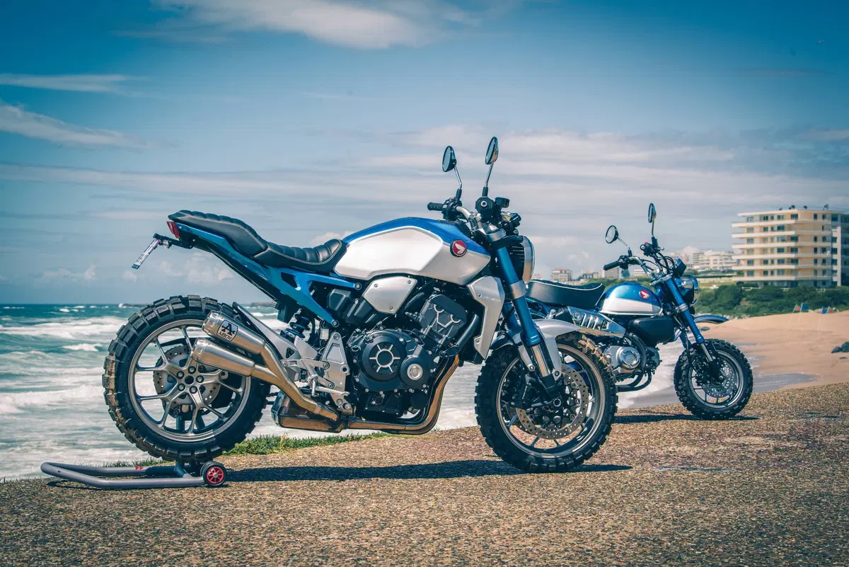 Honda CB Four: Dodici CB1000R special per i 50 anni del 4 in linea (13)