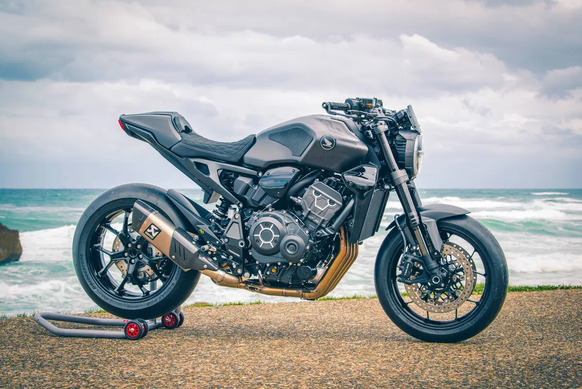 Honda CB Four: Dodici CB1000R special per i 50 anni del 4 in linea (18)