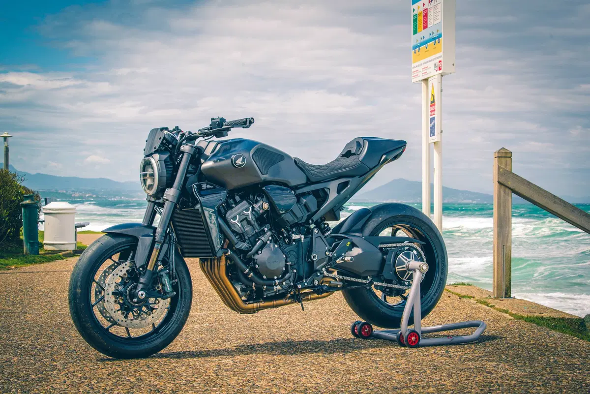 Honda CB Four: Dodici CB1000R special per i 50 anni del 4 in linea (19)
