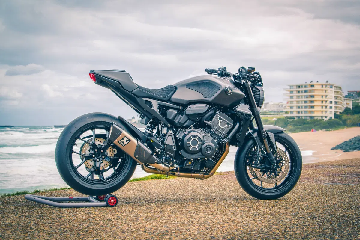 Honda CB Four: Dodici CB1000R special per i 50 anni del 4 in linea (20)
