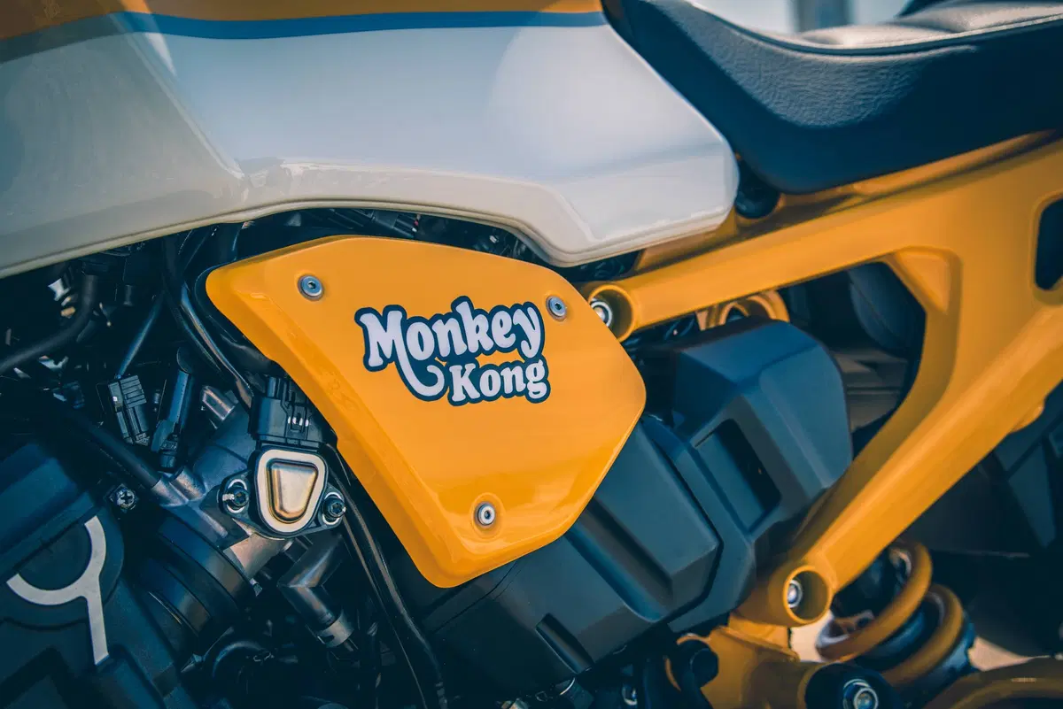 Honda CB Four: Dodici CB1000R special per i 50 anni del 4 in linea (23)