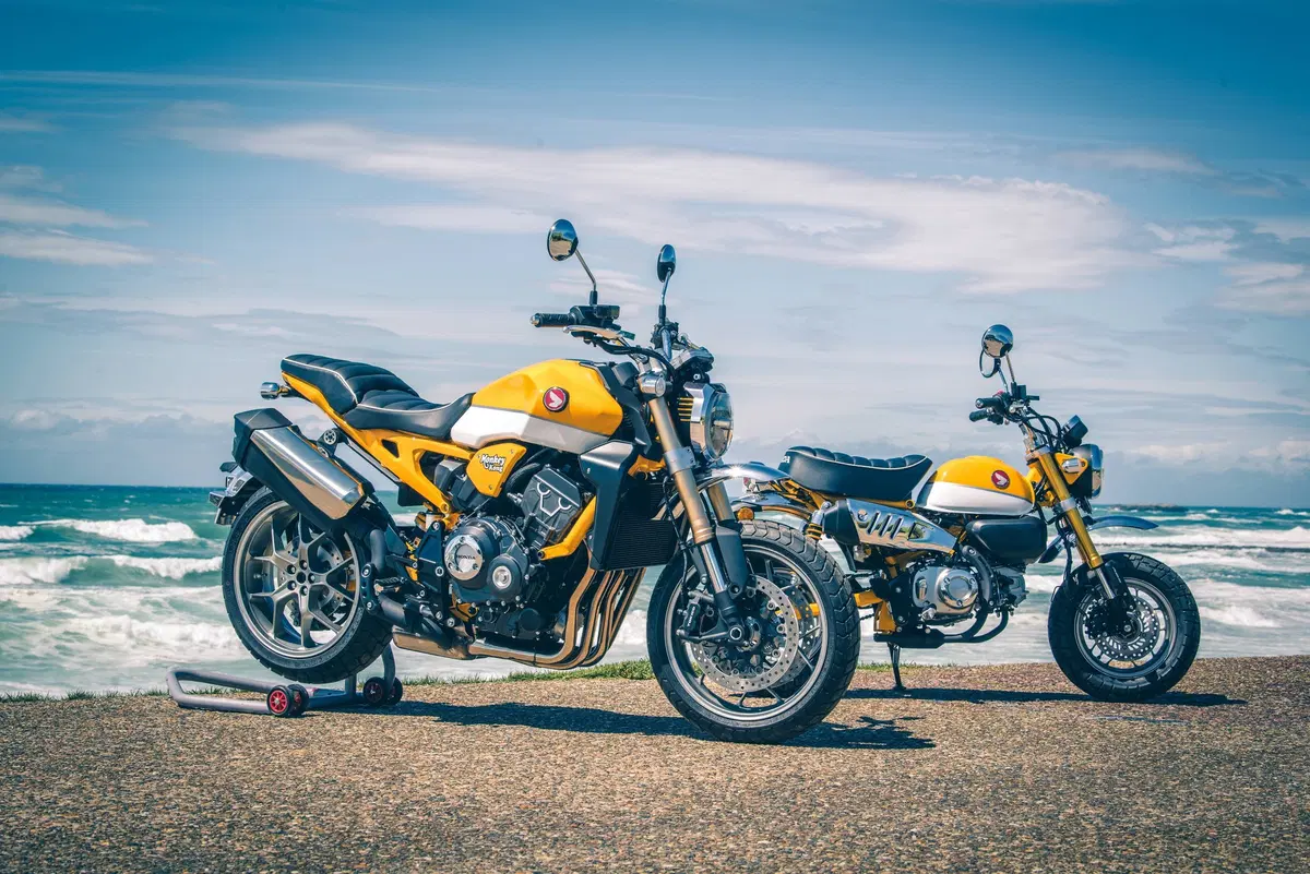 Honda CB Four: Dodici CB1000R special per i 50 anni del 4 in linea (24)