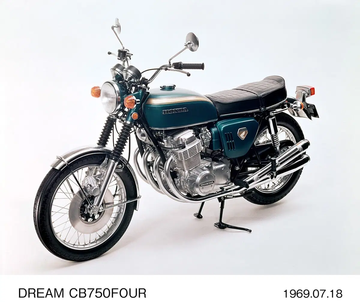 Honda CB Four: Dodici CB1000R special per i 50 anni del 4 in linea (27)