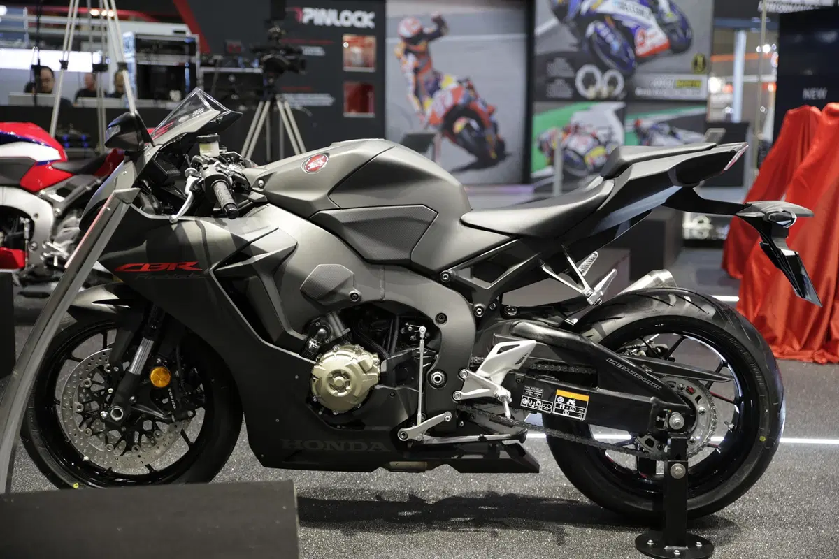 EICMA 2018: Honda CBR1000RR Fireblade e Fireblade SP 2019 (15)