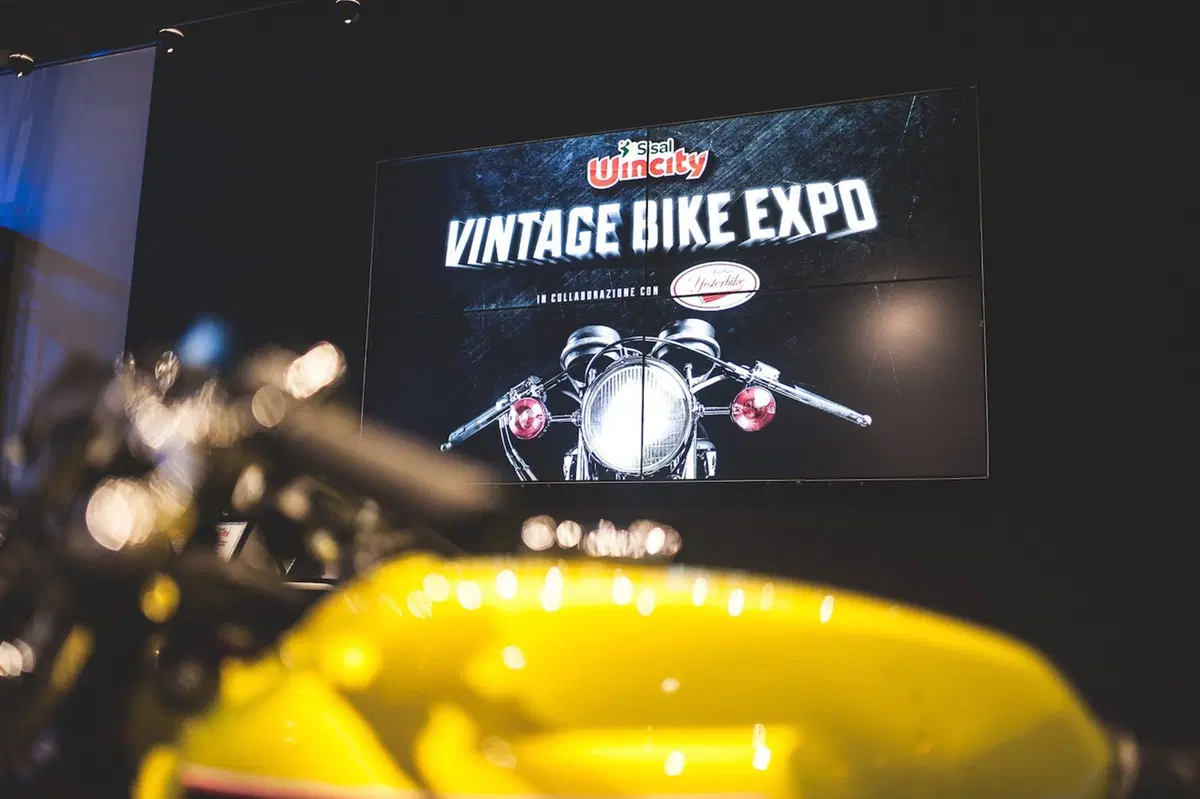 Eleganza su due ruote: vince la Ducati 450 Scrambler (15)