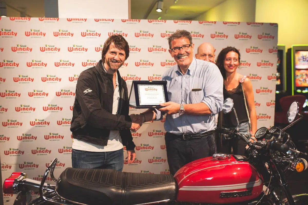 Eleganza su due ruote: vince la Ducati 450 Scrambler (18)