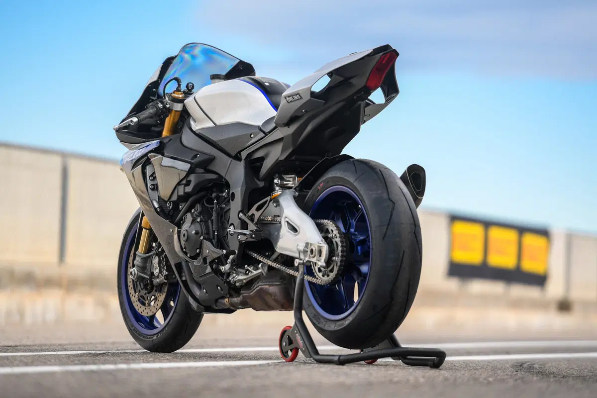 1000 Supersportive 2018: Aprilia RSV4RF vs Ducati Panigale V4S vs Yamaha YZF-R1M (20)
