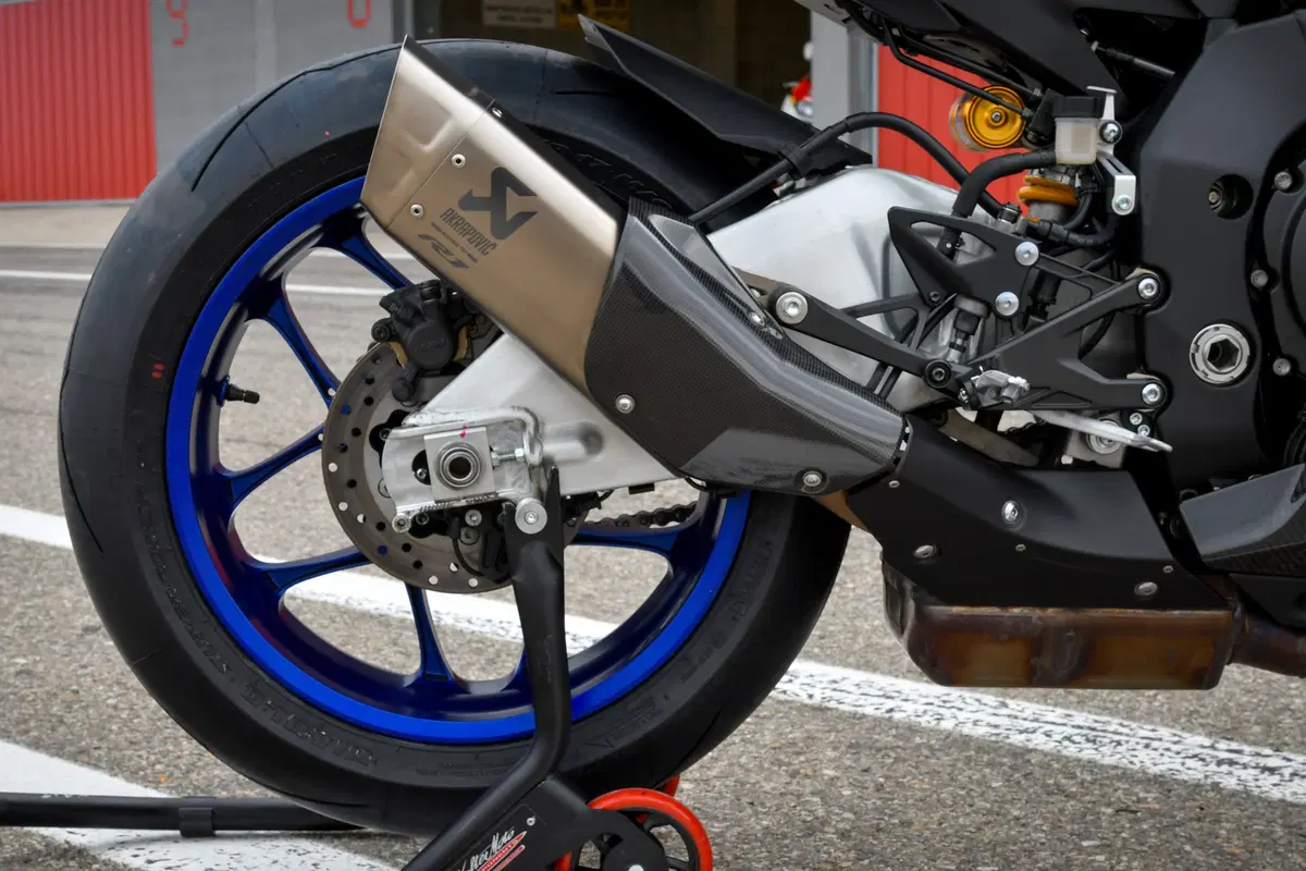 1000 Supersportive 2018: Aprilia RSV4RF vs Ducati Panigale V4S vs Yamaha YZF-R1M (24)