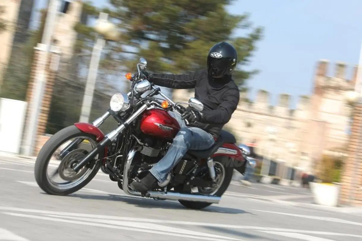 Triumph Speedmaster e America   (3)
