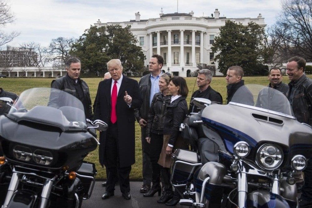 La dirigenza H-D, Levatich a sinistra, in visita alla Casa Bianca e al presidente Trump