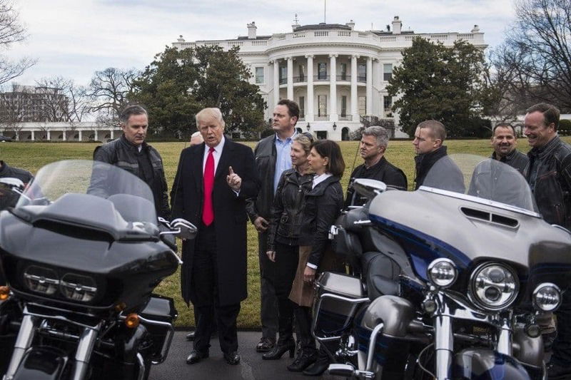 La dirigenza H-D, Levatich a sinistra, in visita alla Casa Bianca e al presidente Trump