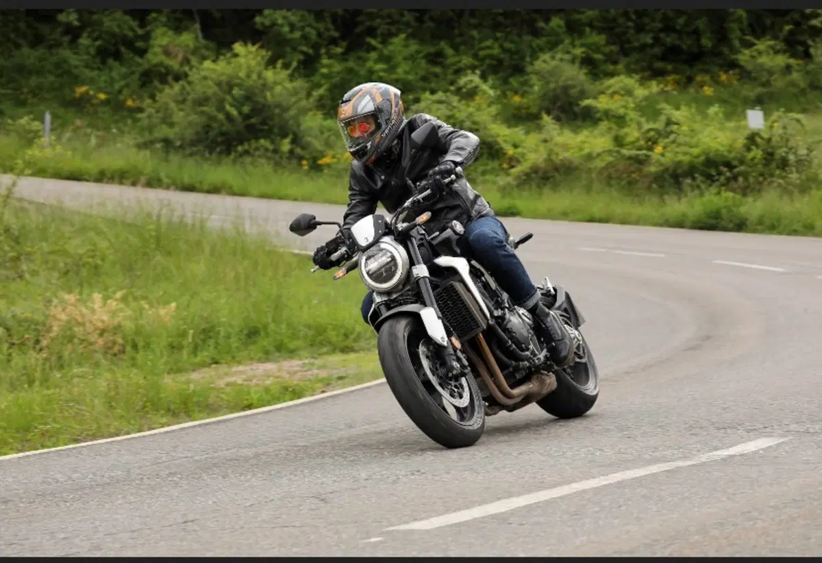 Da Barcellona a Biarritz con Honda per il Wheels&Waves (3)