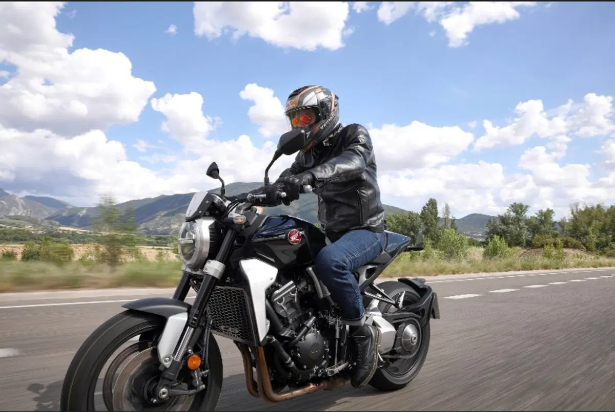 Da Barcellona a Biarritz con Honda per il Wheels&Waves (4)