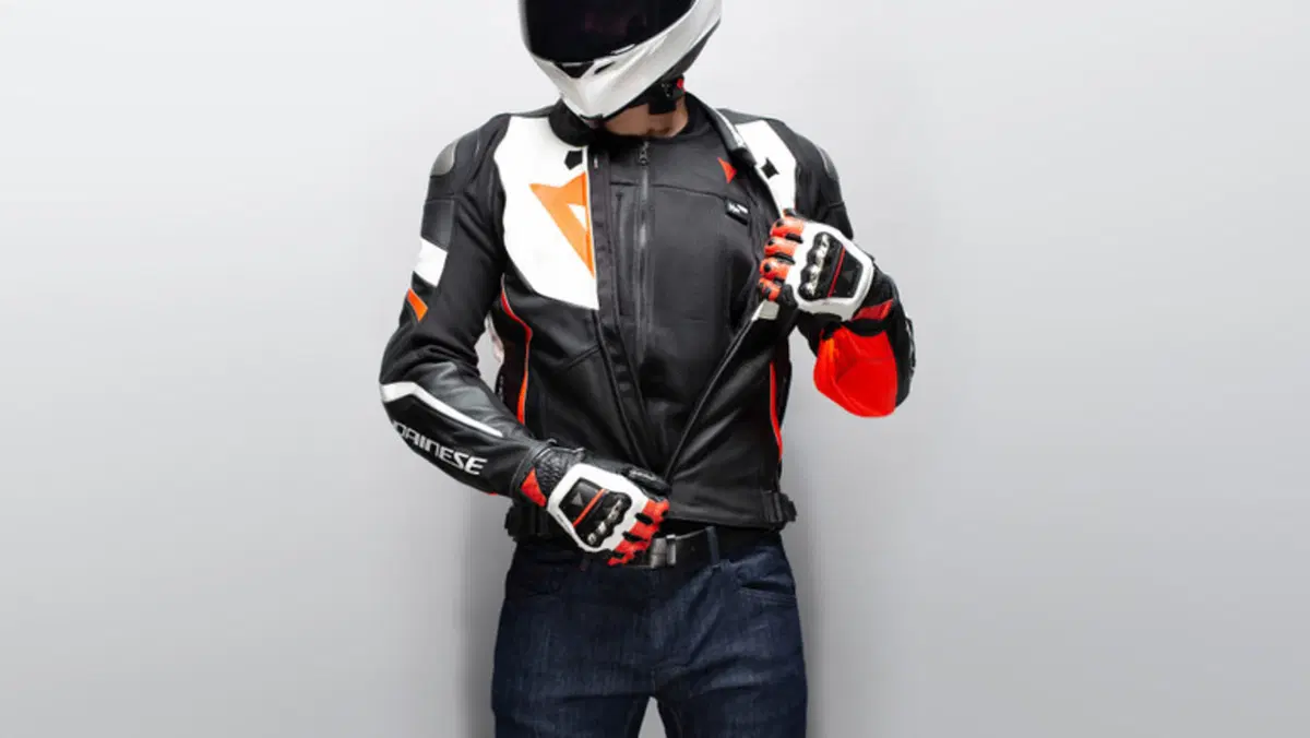 Dainese Smart Jacket, il gilet airbag D-air: com'&egrave; fatto, e come funziona?