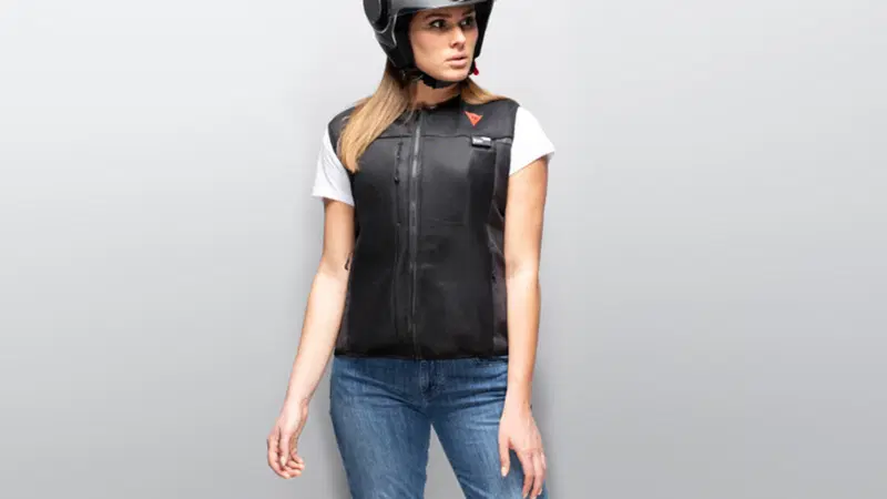 Dainese Smart Jacket, il gilet airbag D-air: com'&egrave; fatto, e come funziona?