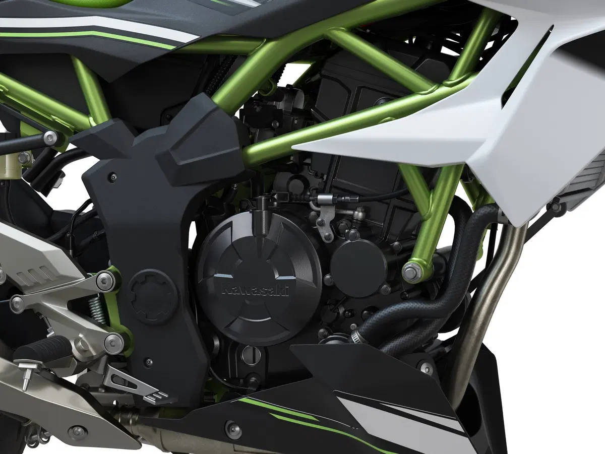 Kawasaki Z125 Bandertest, la prova interattiva (5)