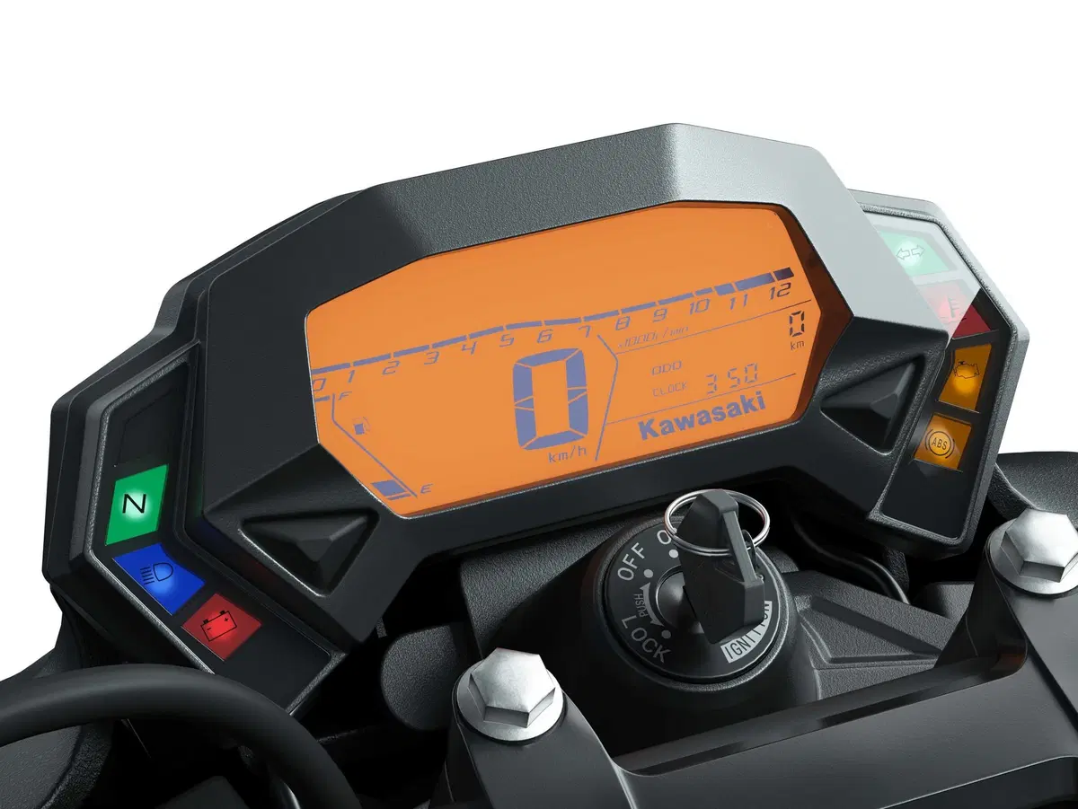 Kawasaki Z125 Bandertest, la prova interattiva (4)