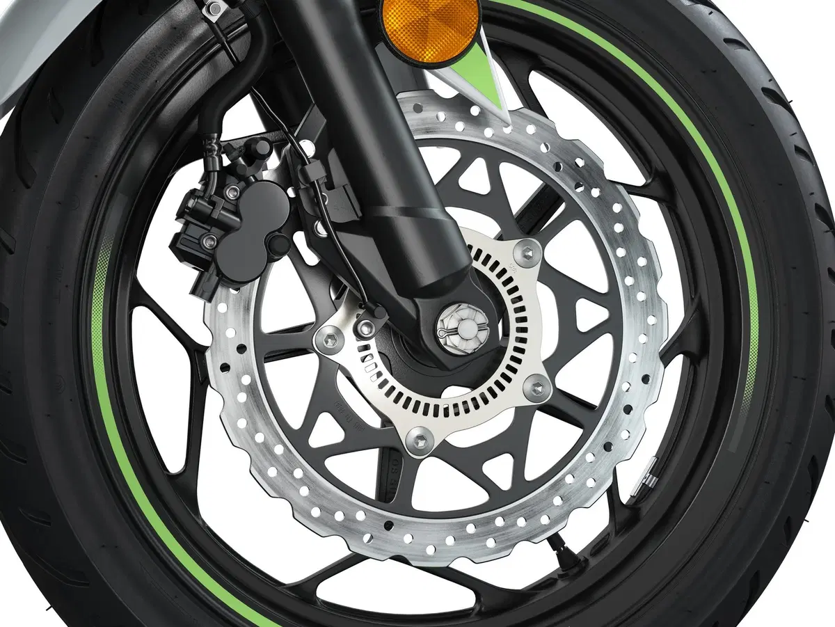 Kawasaki Z125 Bandertest, la prova interattiva (9)