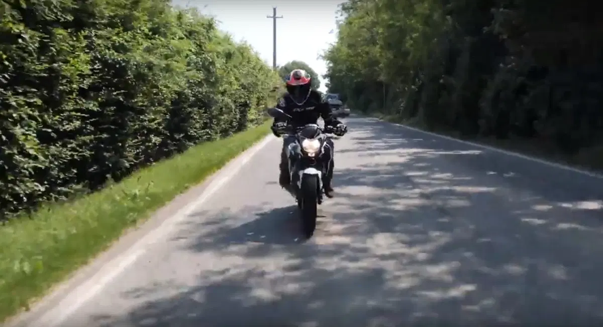 Kawasaki Z125 Bandertest, la prova interattiva (10)