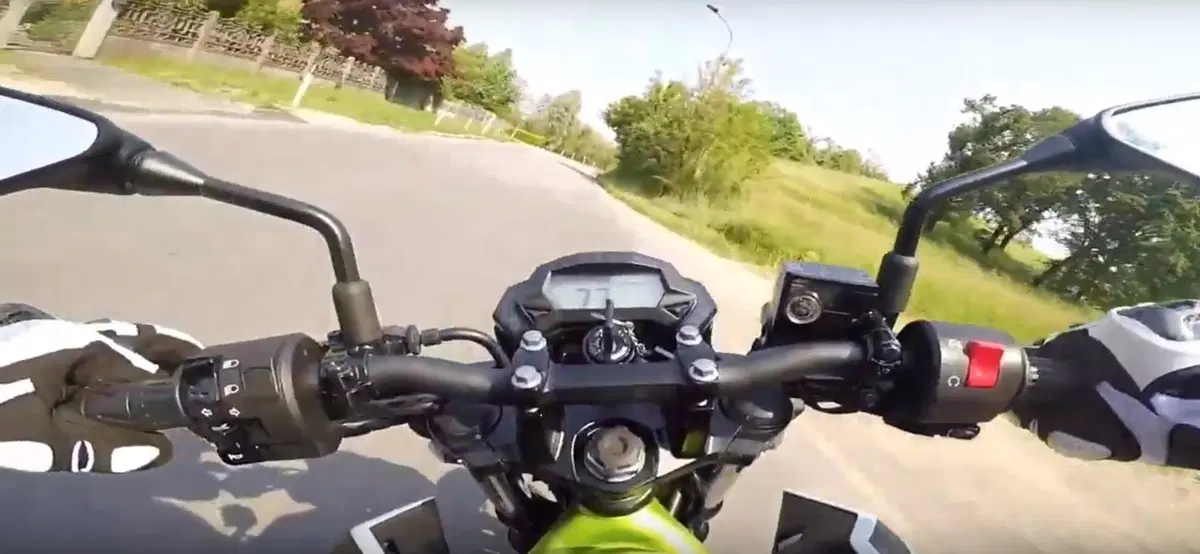 Kawasaki Z125 Bandertest, la prova interattiva (12)
