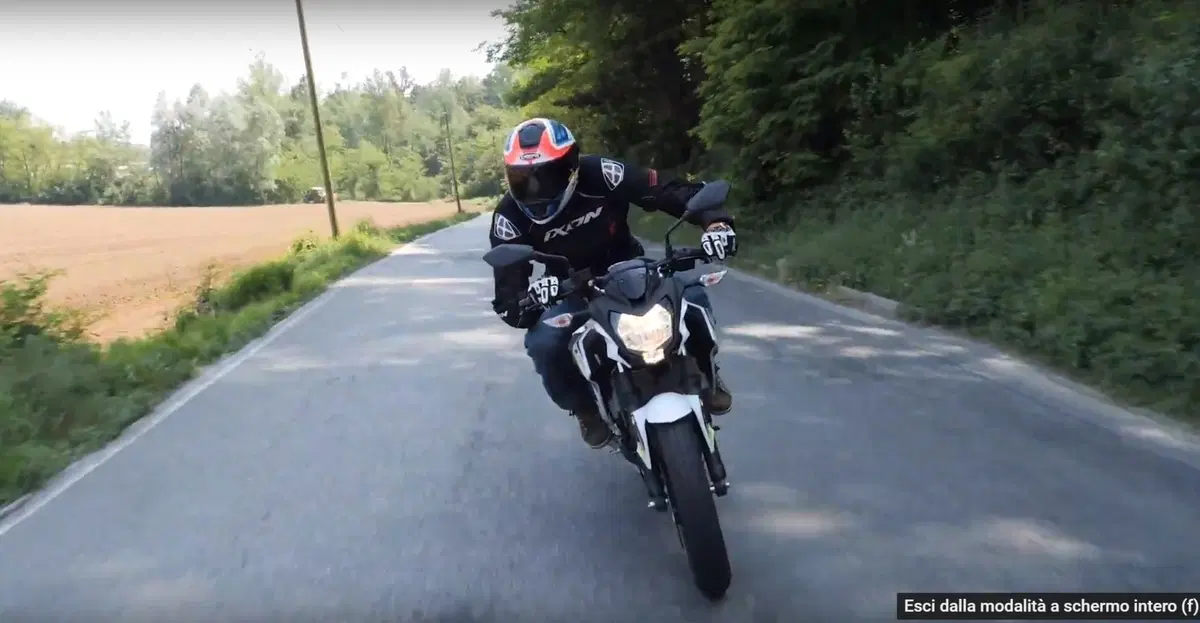 Kawasaki Z125 Bandertest, la prova interattiva (4)