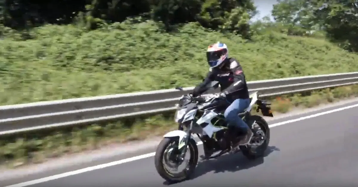 Kawasaki Z125 Bandertest, la prova interattiva (3)