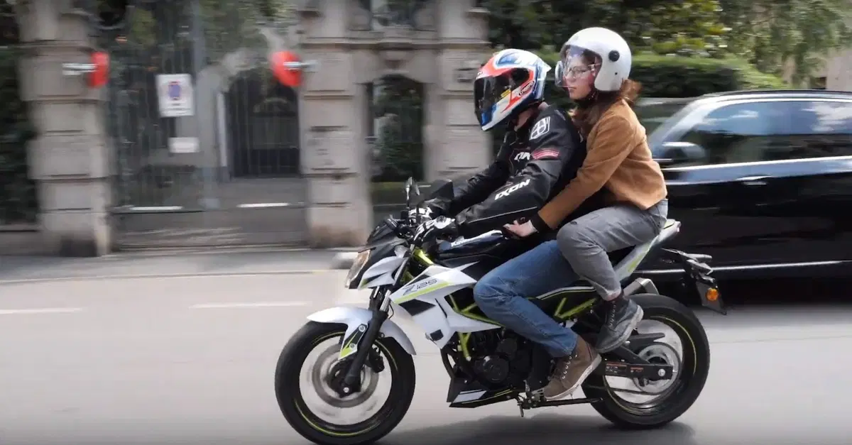 Kawasaki Z125 Bandertest, la prova interattiva (13)