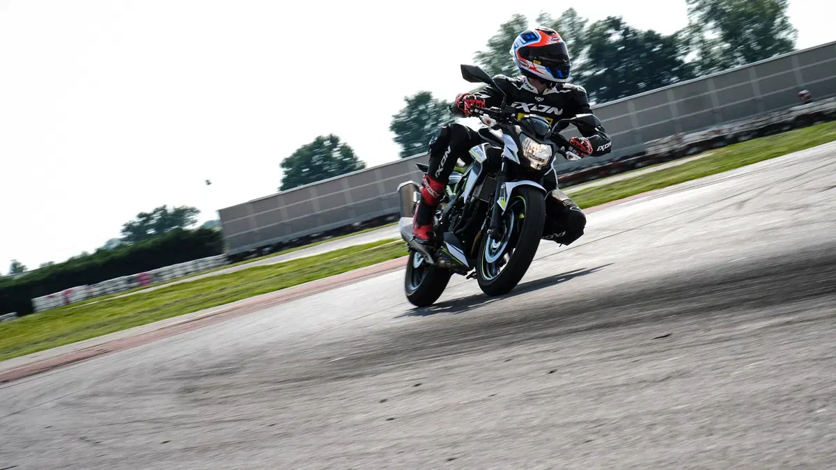 Kawasaki Z125 Bandertest, la prova interattiva (7)