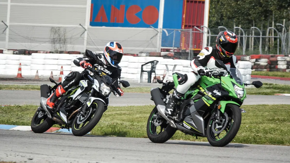 Kawasaki Z125 Bandertest, la prova interattiva (18)