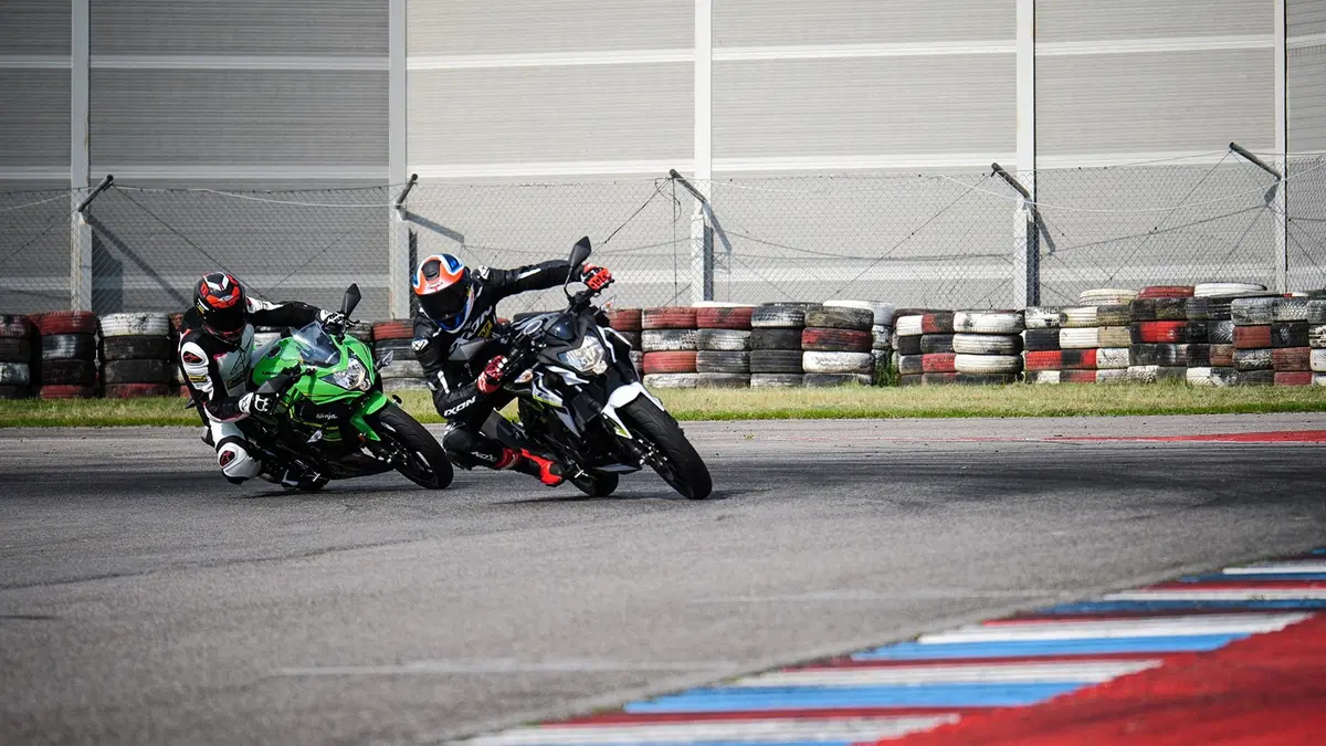 Kawasaki Z125 Bandertest, la prova interattiva (22)