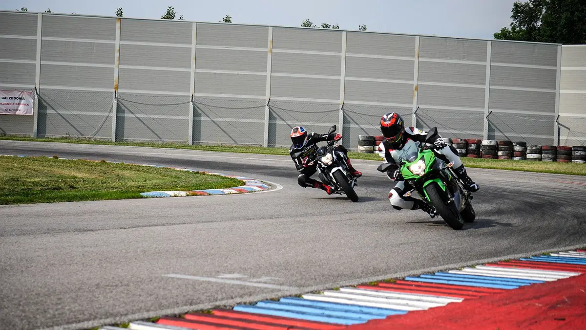 Kawasaki Z125 Bandertest, la prova interattiva (11)