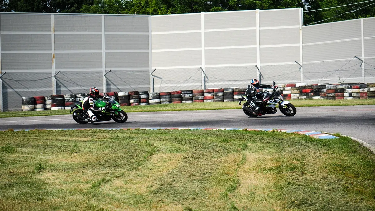 Kawasaki Z125 Bandertest, la prova interattiva (25)