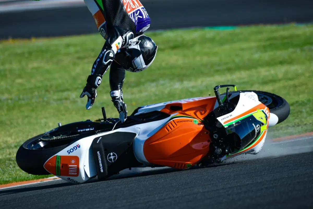 Test MotoE a Valencia. Le moto elettriche si confrontano in pista (4)