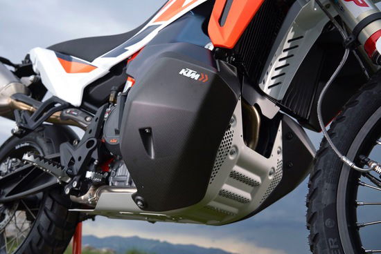 Le protezioni in fibra di carbonio per la KTM 790 Adventure R