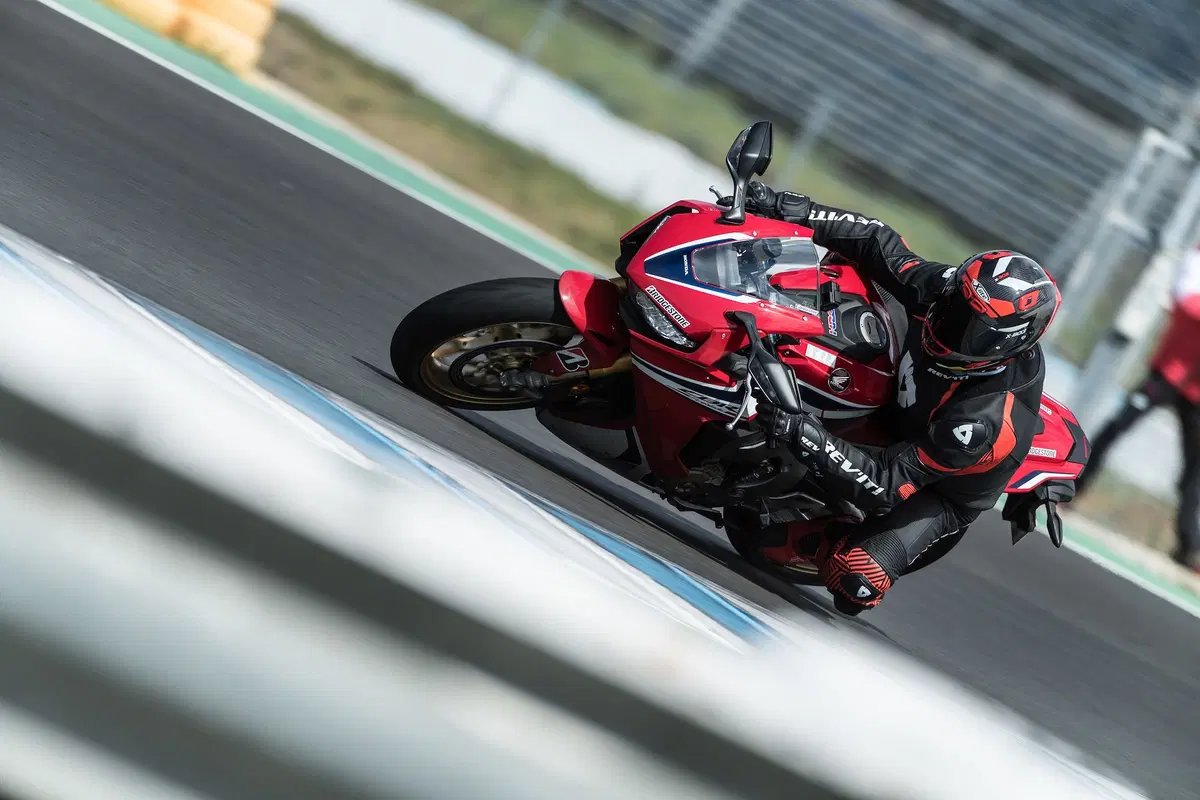 Bridgestone Battlax Hypersport S22: test in pista (3)