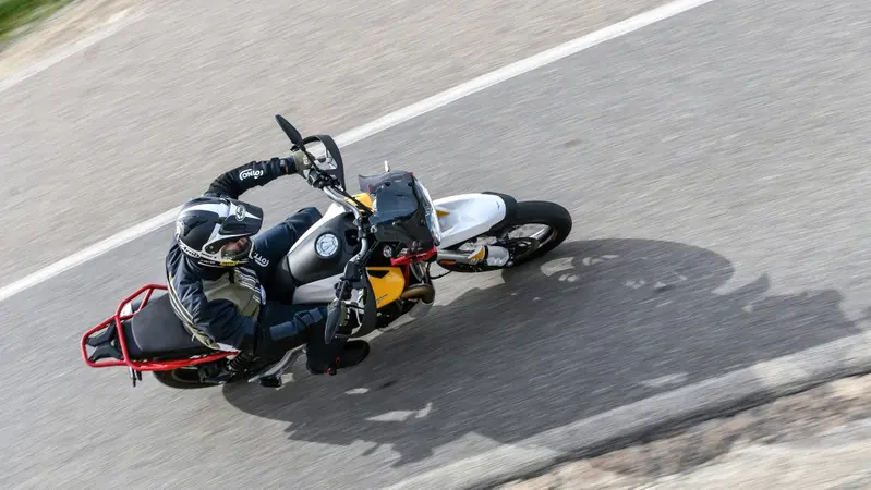 Moto Guzzi Day Piacenza, il primo Ape-Ritrovo per l'Aquila di Mandello