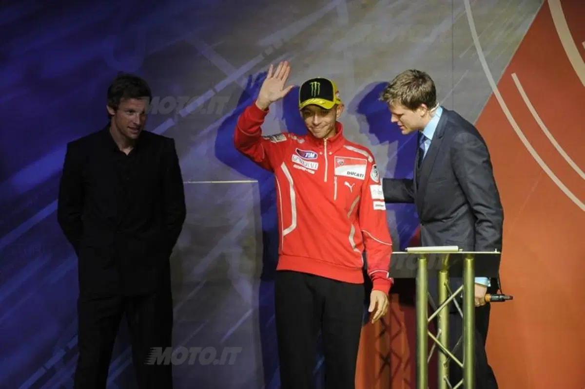 Rossi prova la Ducati 1198 a Silverstone (10)
