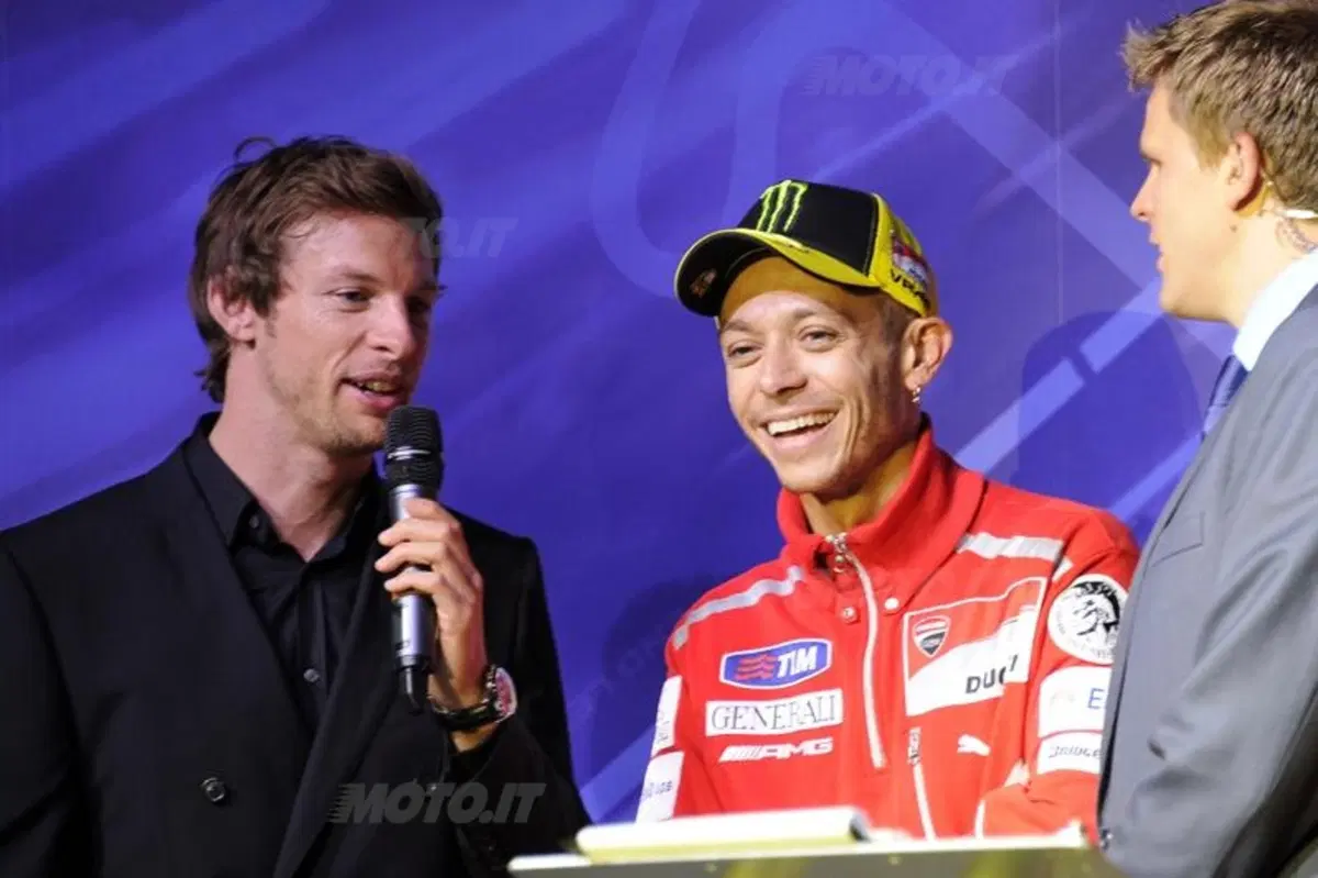 Rossi prova la Ducati 1198 a Silverstone (11)