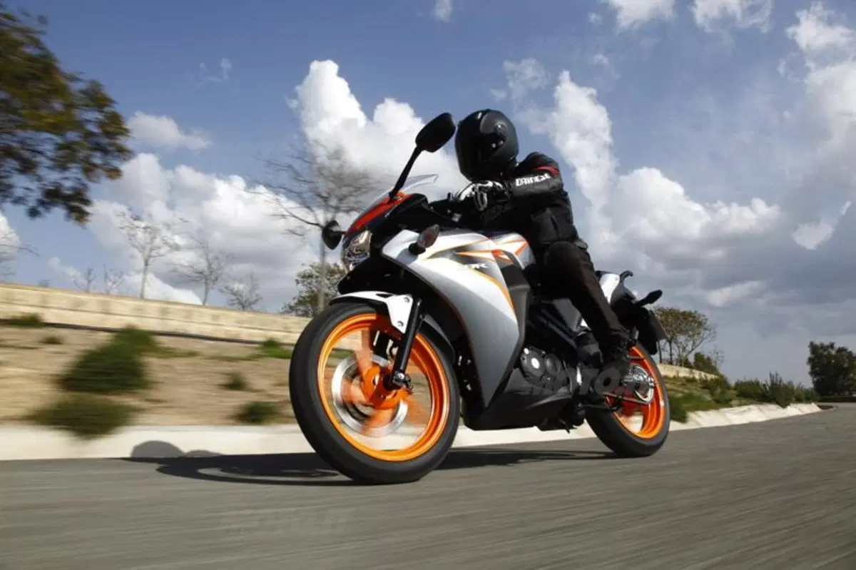 Honda CBR125R – CBR250R   (2)