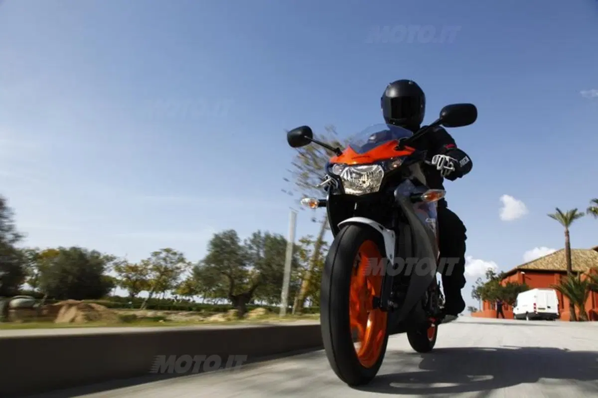 Honda CBR125R – CBR250R   (6)