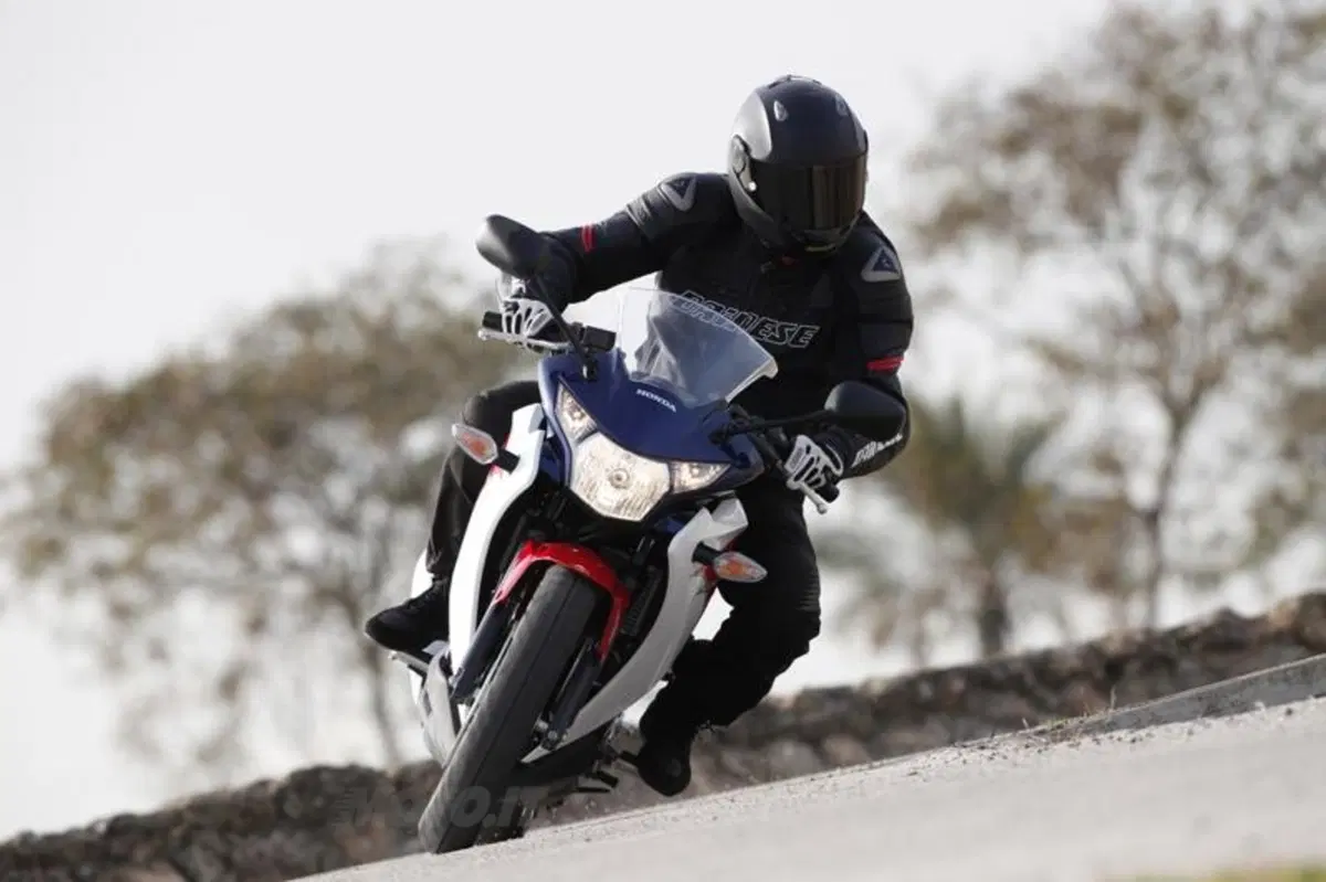 Honda CBR125R – CBR250R   (19)