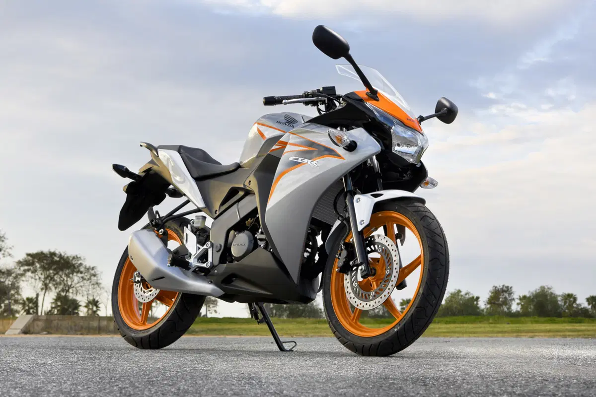 Honda CBR125R – CBR250R   (25)