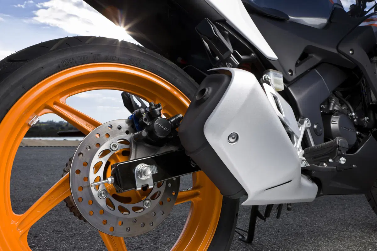 Honda CBR125R – CBR250R   (28)