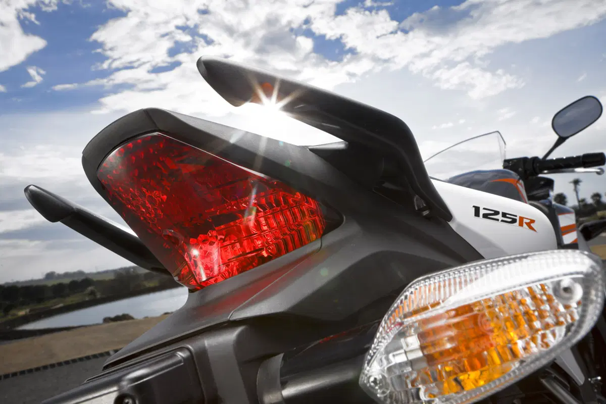 Honda CBR125R – CBR250R   (29)