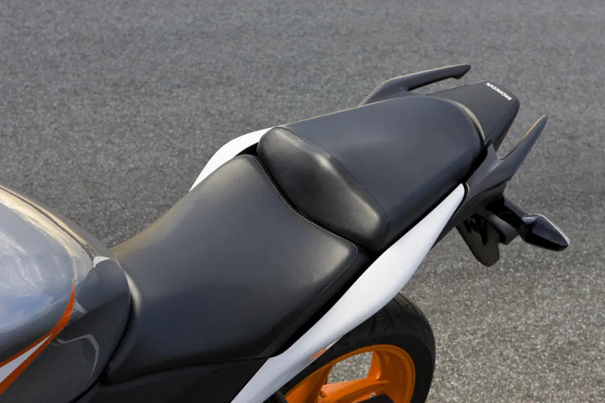 Honda CBR125R – CBR250R   (31)