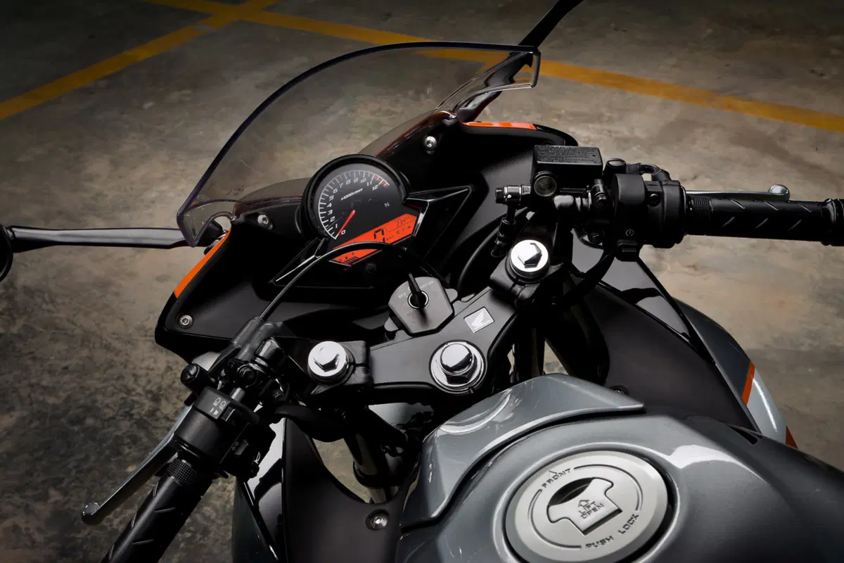 Honda CBR125R – CBR250R   (33)