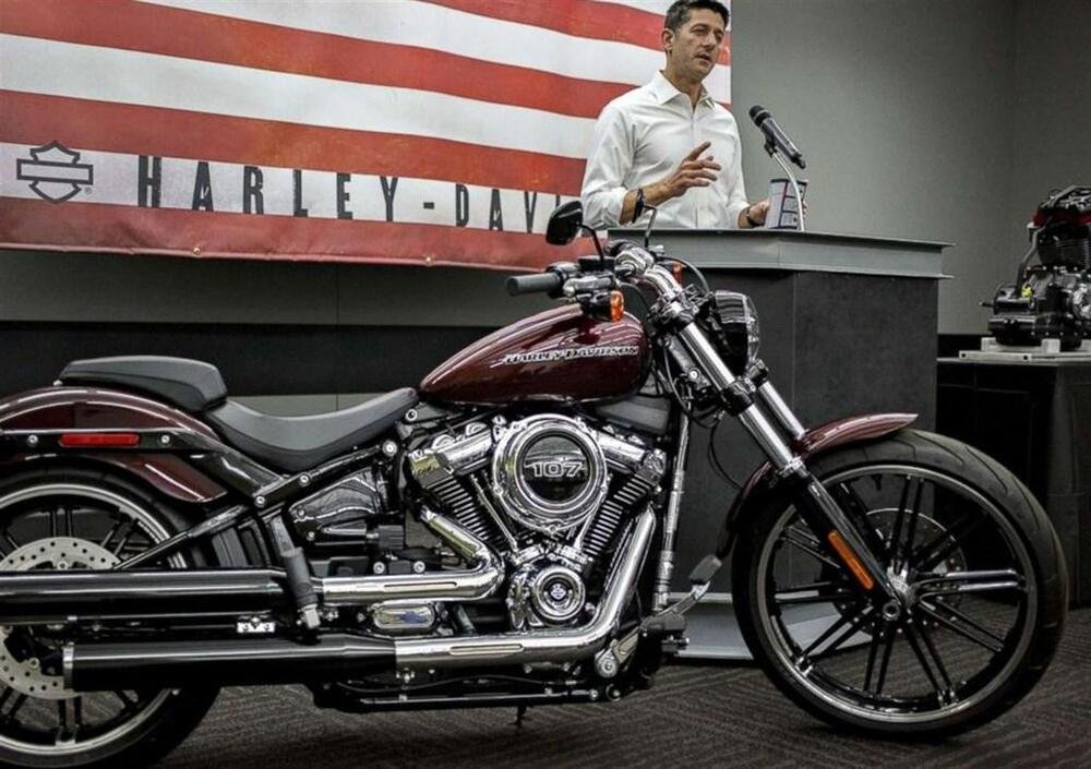 Il portavoce della Casa Bianca Paul Ryan durante il suo intervento nello stabilimento Harley-Davidson di Menomonee Falls