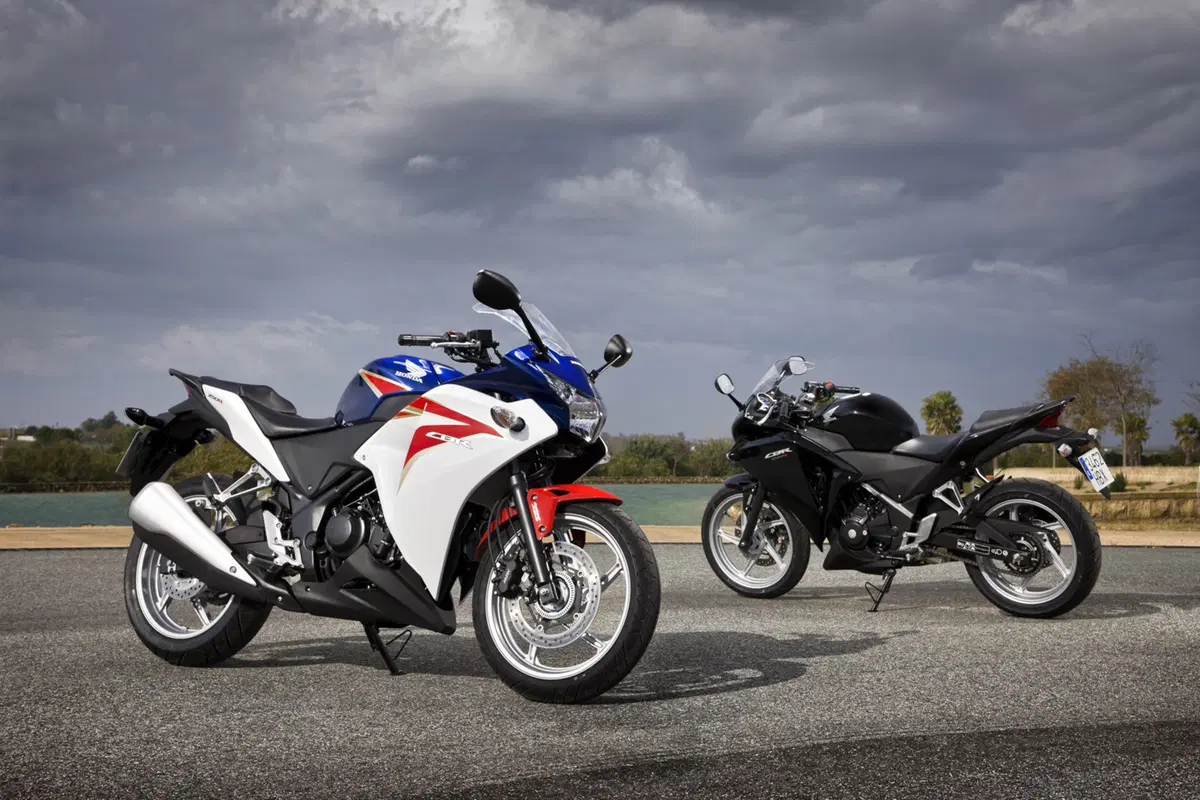 Honda CBR125R – CBR250R   (36)
