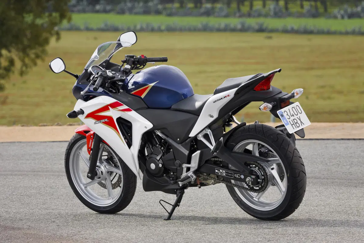 Honda CBR125R – CBR250R   (40)
